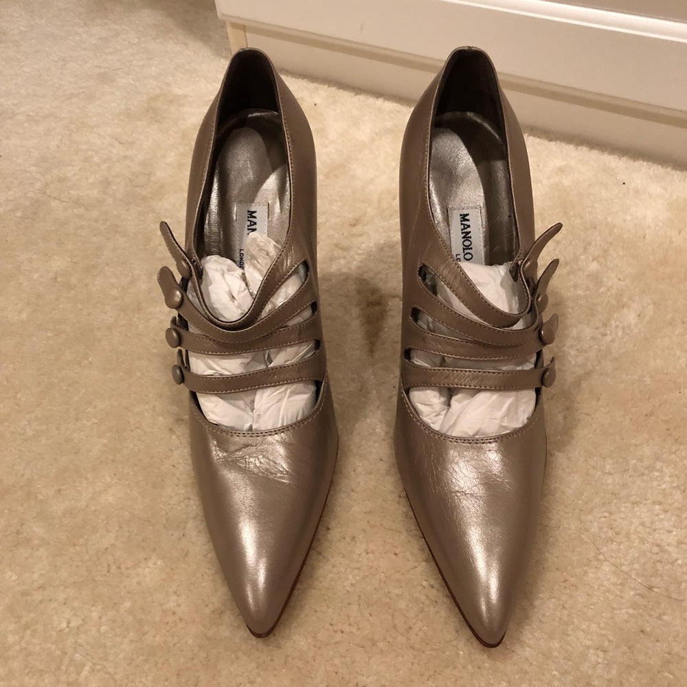 Silver leather Manolo Blahnik stilettos in EUC